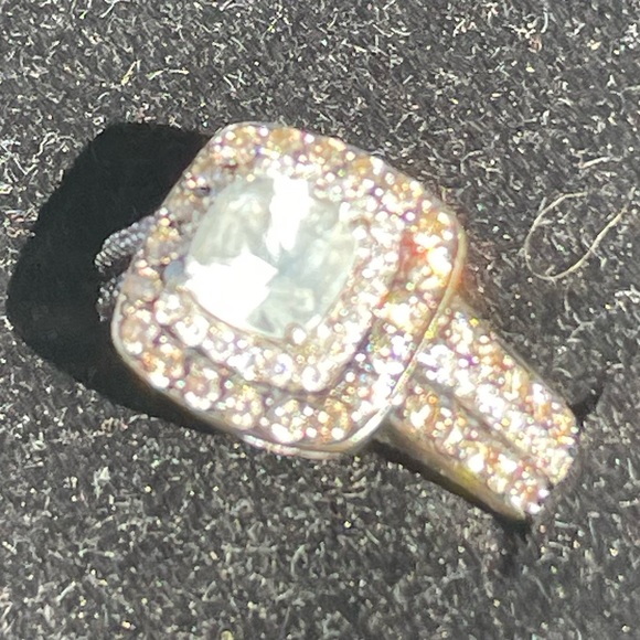 Ok all my chocolate, diamond lovers! Take a look at this beautiful Le’Veon ring! - Picture 9 of 14